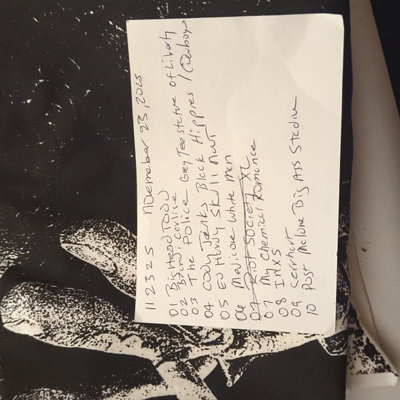 Posts Malone's Men's 2025 Big Ass Stadium Tour Concert Merch Tshirt XL NWOT - Picture 10 of 11